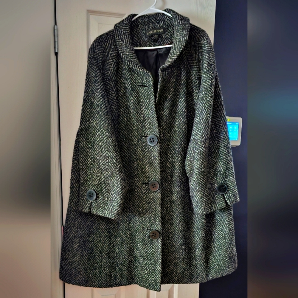 Lane Bryant trapeze cut, black and white swing coat. Sz 26/28